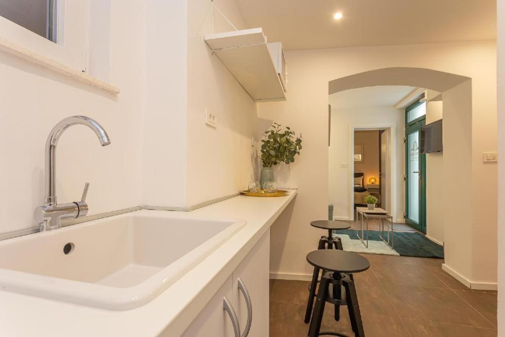 X Boutique Marinac Studio Apartments & Rooms Šibenik Eksteriør billede