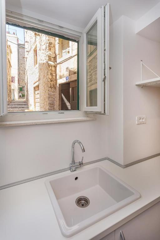 X Boutique Marinac Studio Apartments & Rooms Šibenik Eksteriør billede